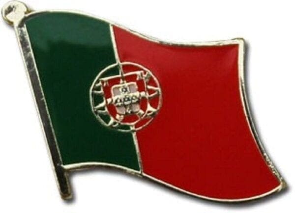 A pin with the flag of portugal on it.